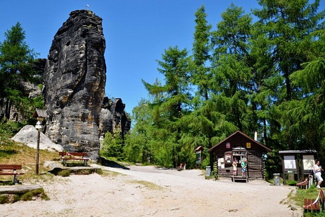 explore-the-elbe-sandstone-mountains-in-czech-republic