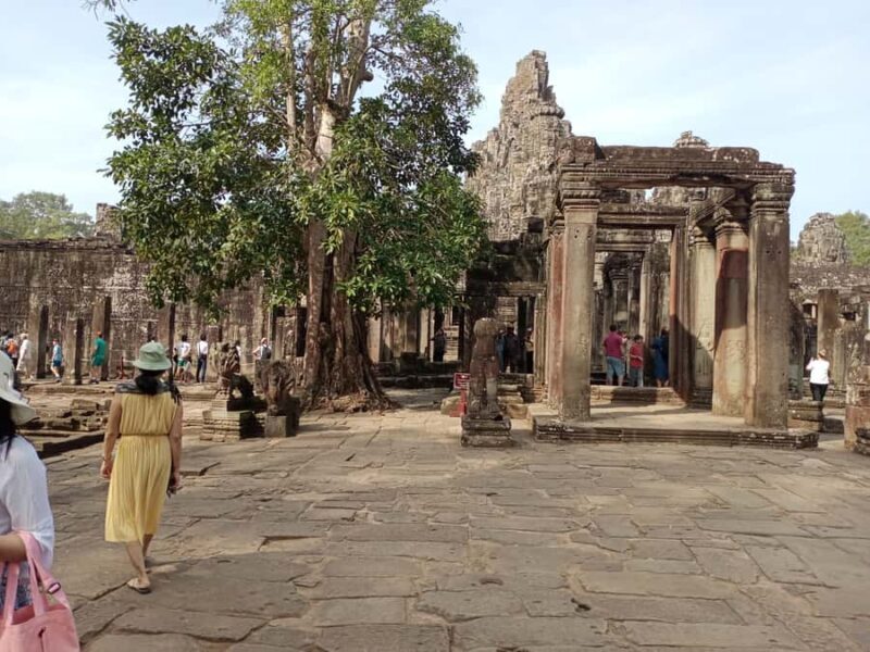 Explore the Grand Circuit Angkor Temples Private Tour - Optional Stop: Srah Srang