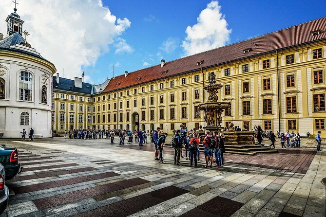 explore-the-historic-prague-castle-private-half-day-walking-tour