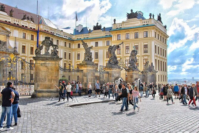 explore-the-historic-prague-castle-private-half-day-walking-tour