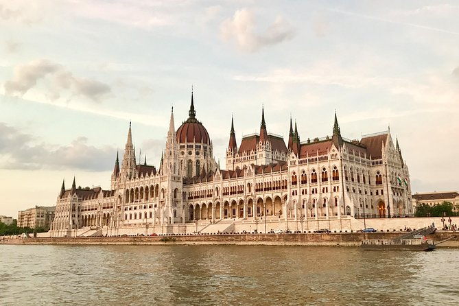 explore-the-instaworthy-spots-of-budapest-with-a-local