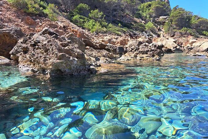Explore the Island Dragonera by kayak - The Value of This Experience