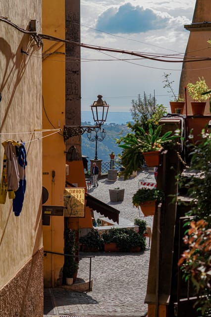 explore-the-natural-and-cultural-beauty-of-the-roman-castles