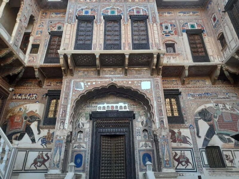 Explore the open art gallery town of Mandawa on a day tour - Key Points