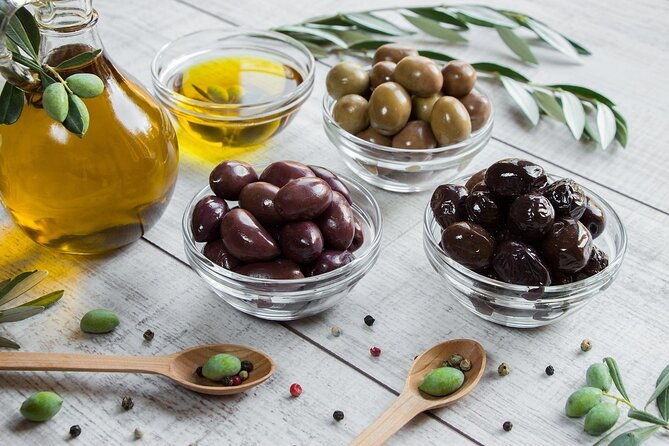 explore-the-secrets-of-wine-and-olives-2