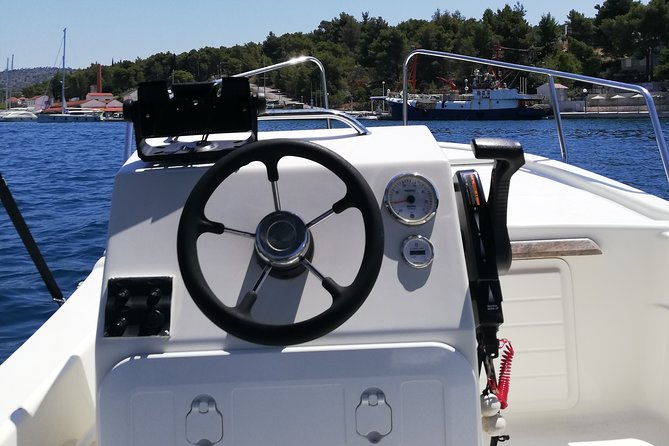 explore-the-west-coast-of-the-island-brac-by-betina-boat