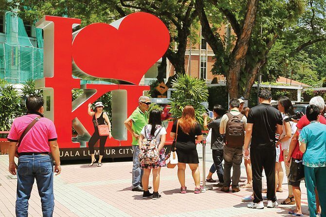 Explore the Wonders of Kuala Lumpur with Petronas Twin Towers - An In-Depth Look at the Tour Itinerary