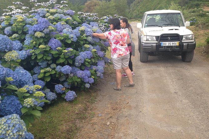 explore-the-wonders-of-sete-cidades-west-side-on-a-jeep-tour-2