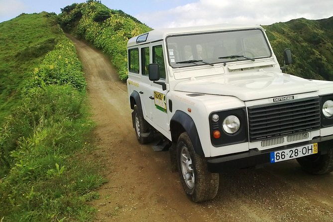 explore-the-wonders-of-sete-cidades-west-side-on-a-jeep-tour