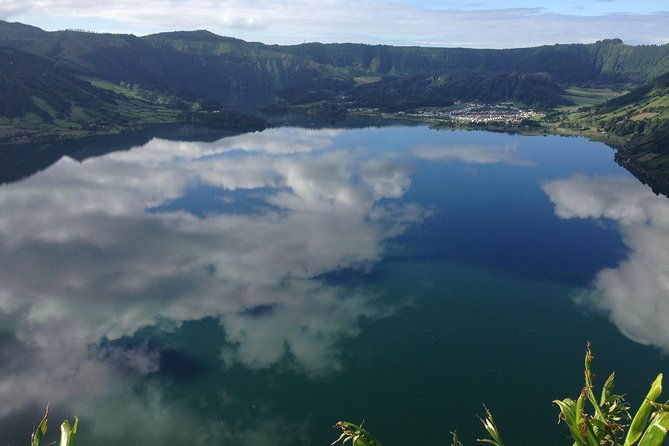 explore-the-wonders-of-sete-cidades-west-side-on-a-jeep-tour