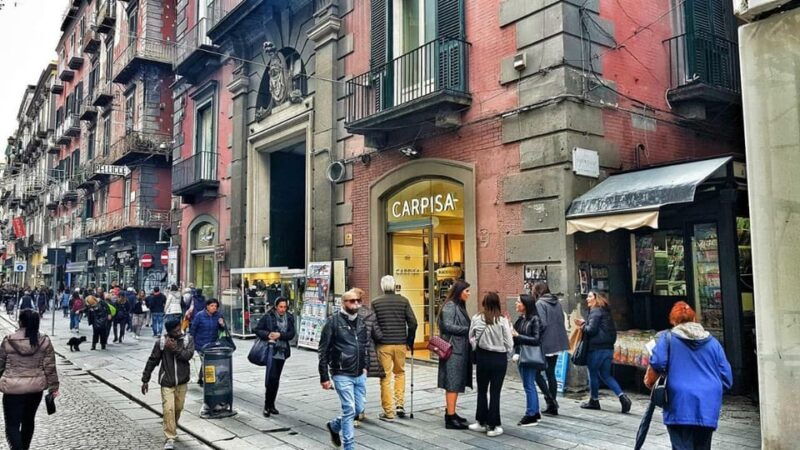 explore-urban-art-in-naples-vibrant-spanish-quarter-streets