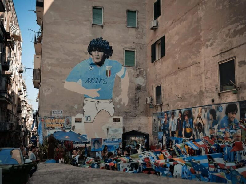 explore-urban-art-in-naples-vibrant-spanish-quarter-streets