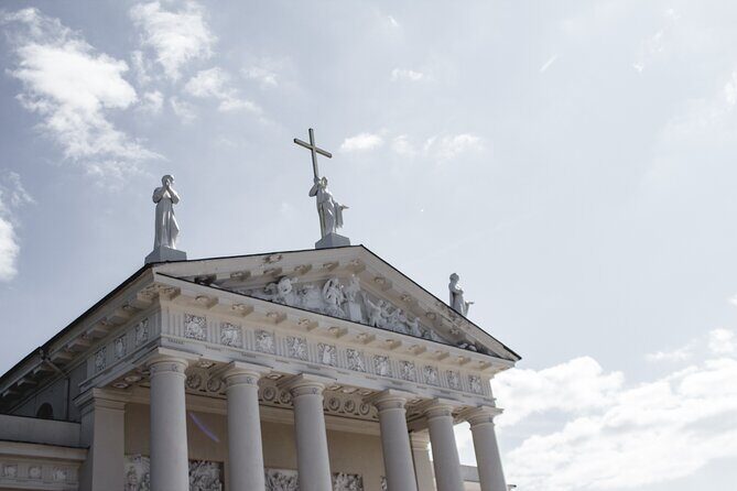 Explore Vilnius: Old Town and Uzupis Guided Walking Tour - Authenticity and Guide Quality