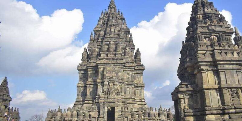 explore-yogyakartaborobudur-sunrise-prambanan-temple-tour