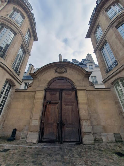 exploring-contemporary-art-galleries