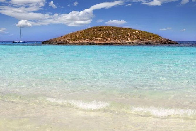 exploring-formentera-on-private-sailing-boat