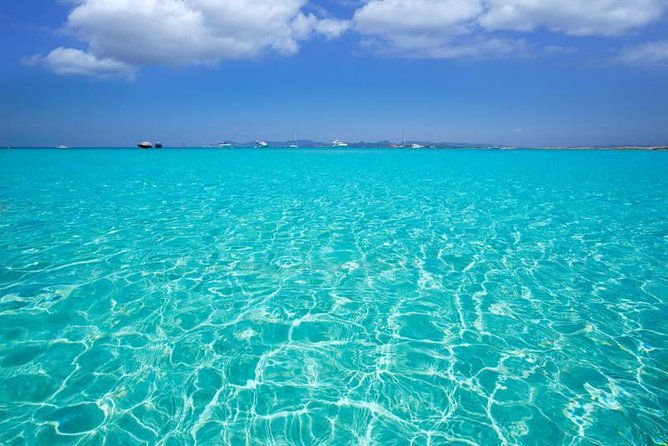 exploring-formentera-on-private-sailing-boat