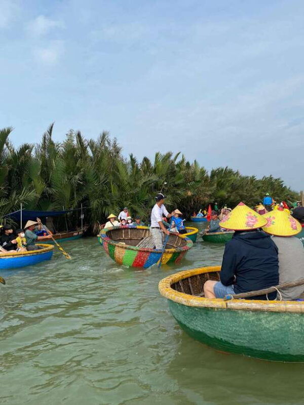 exploring-hoi-an-basket-boat-tour-with-local-people