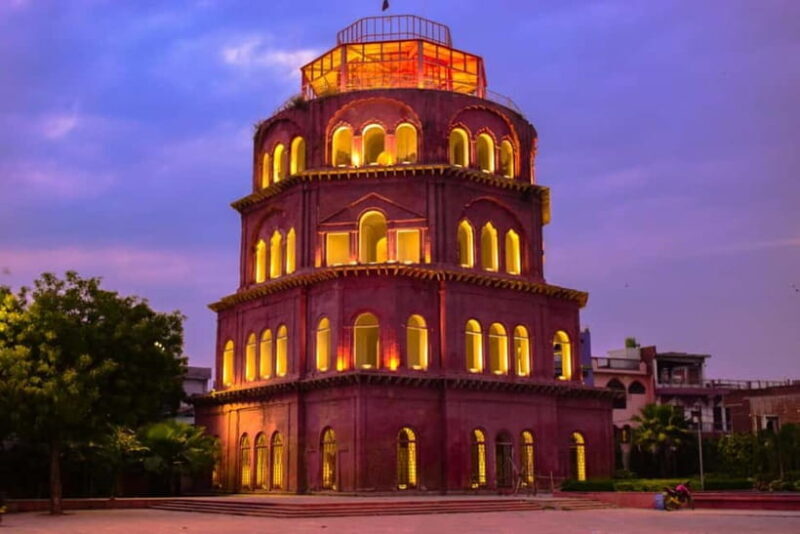 Exploring Lucknow in Nightlights: Guided Tour by Foot - Local Streets and Hidden Gems