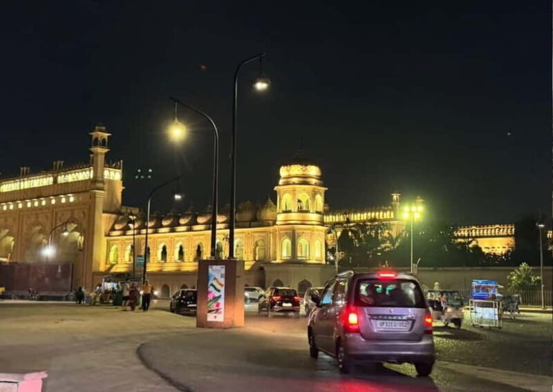 Exploring Lucknow in Nightlights: Guided Tour by Foot - The Atmosphere and Vibe