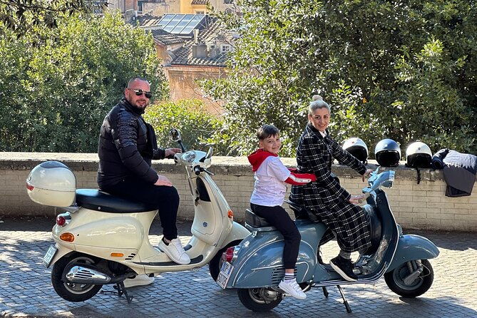 exploring-rome-on-a-vintage-vespa-adventure-journey
