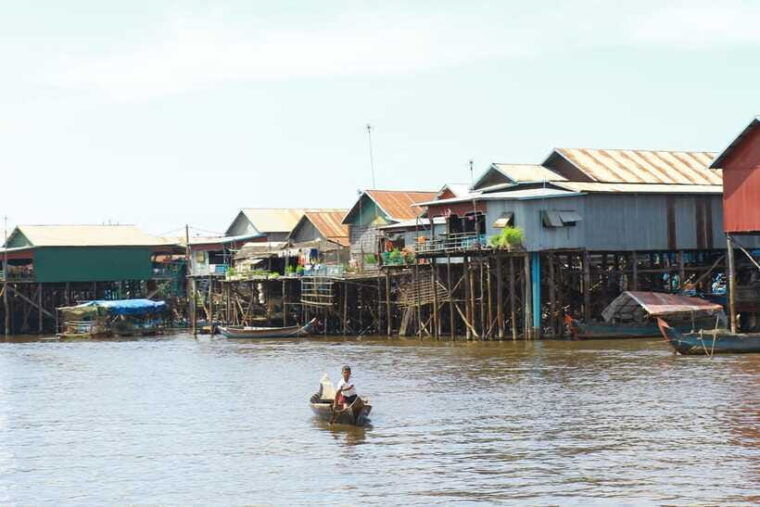 exploring-the-enchanting-kampong-phluk-floating-village