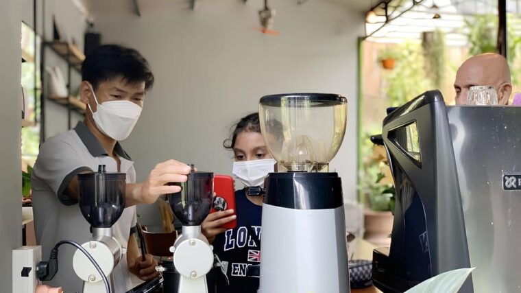 exploring-vietnamese-coffee-culture-coffee-making-in-hoi-an