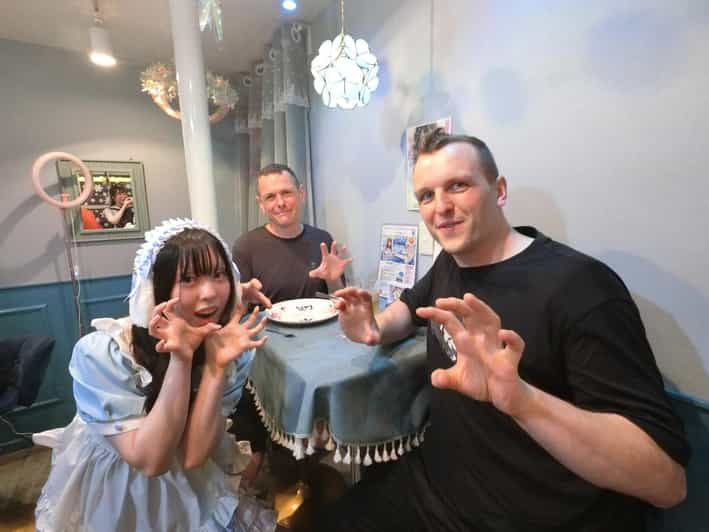 express-time-in-osaka-maid-cafe-local-culture