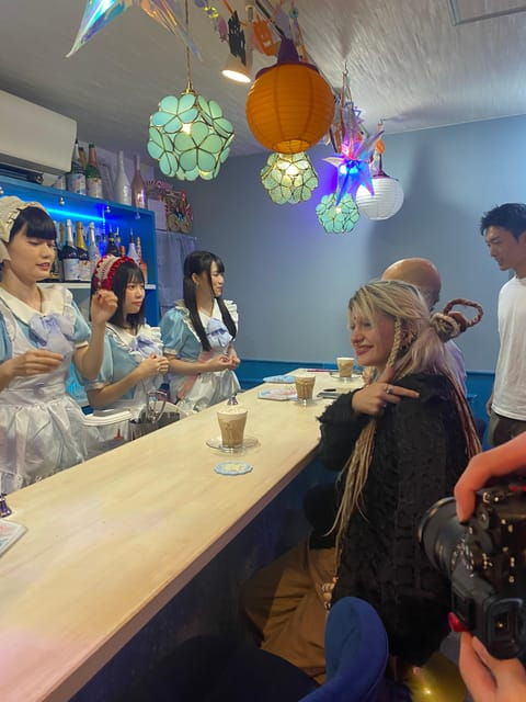 express-time-in-osaka-maid-cafe-local-culture