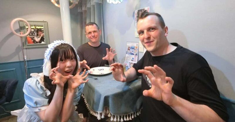 express-time-in-osaka-maid-cafe-local-culture