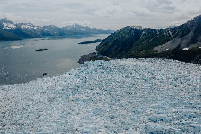 extended-bear-glacier-scenic-flight-2