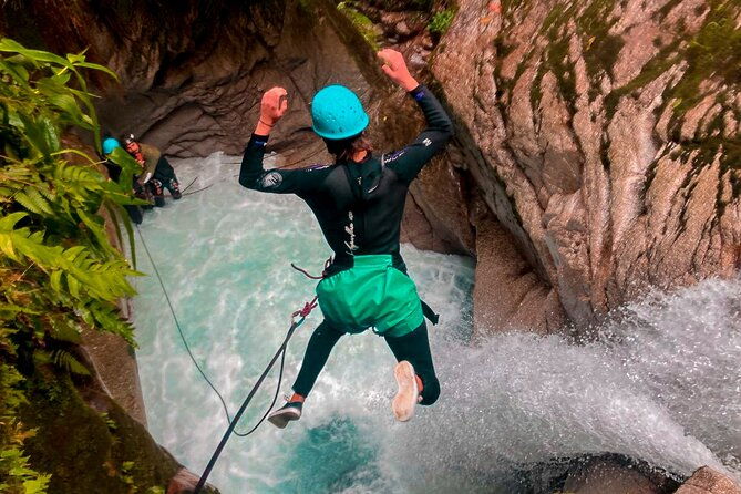 extreme-canyoning-in-the-cashaurco-canyon-in-banos