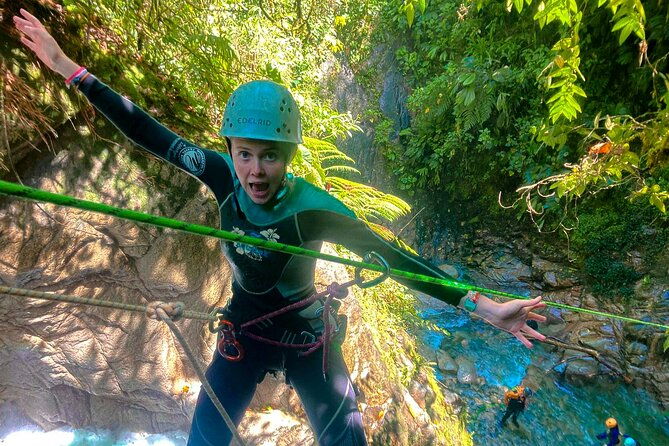 extreme-canyoning-in-the-cashaurco-canyon-in-banos