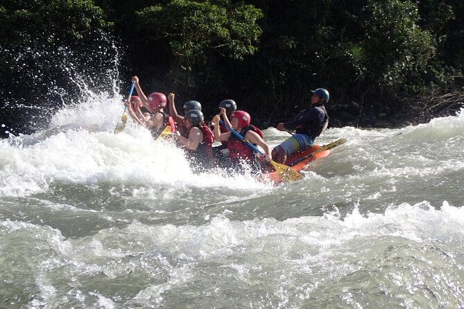 extreme-rafting-in-banos-de-agua-santa-level-iii-and-iv