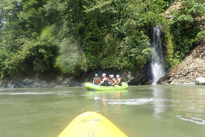 extreme-rafting-in-banos-de-agua-santa-level-iii-and-iv