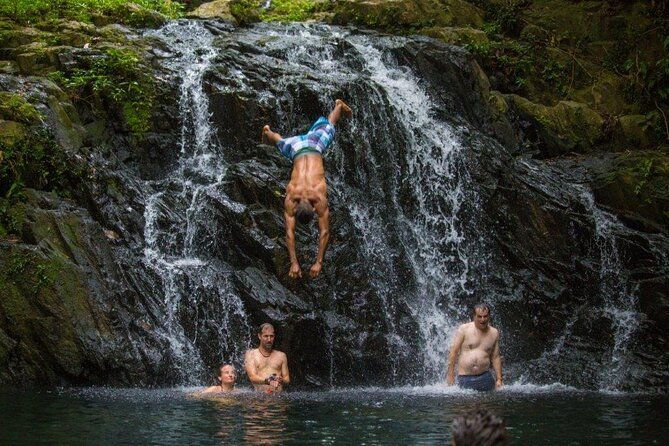 extreme-waterfall-rappelling-at-bocawina-rainforest-antelope-falls