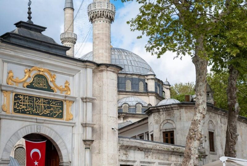 eyup-sultan-mosque-and-eyup-district-istanbul-walking-tour