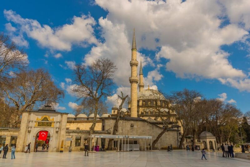 eyup-sultan-mosque-and-eyup-district-istanbul-walking-tour