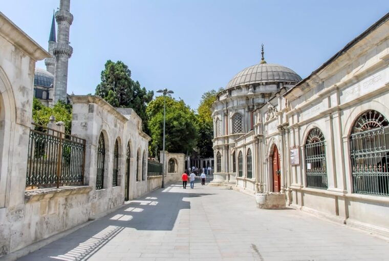 eyup-sultan-mosque-and-eyup-district-istanbul-walking-tour