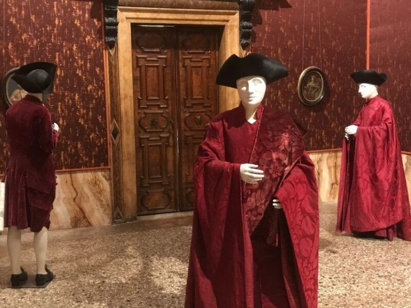 fabrics-and-perfumes-in-venice