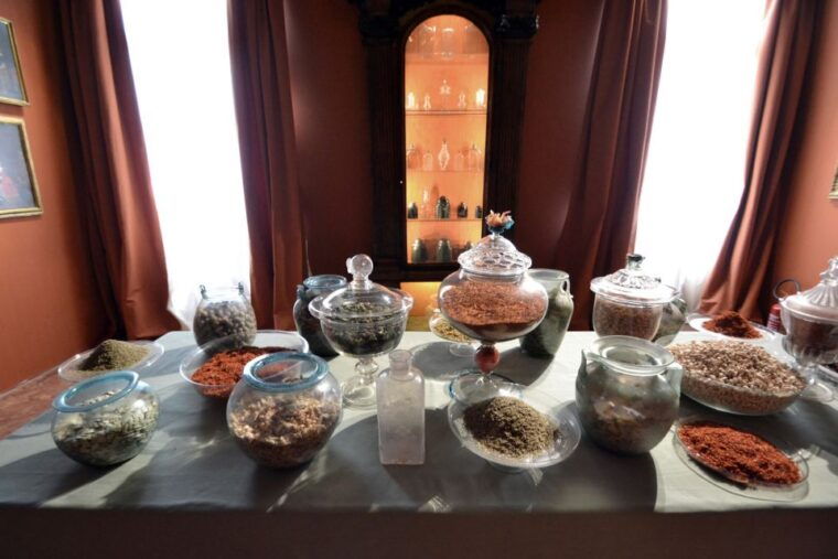 fabrics-and-perfumes-in-venice