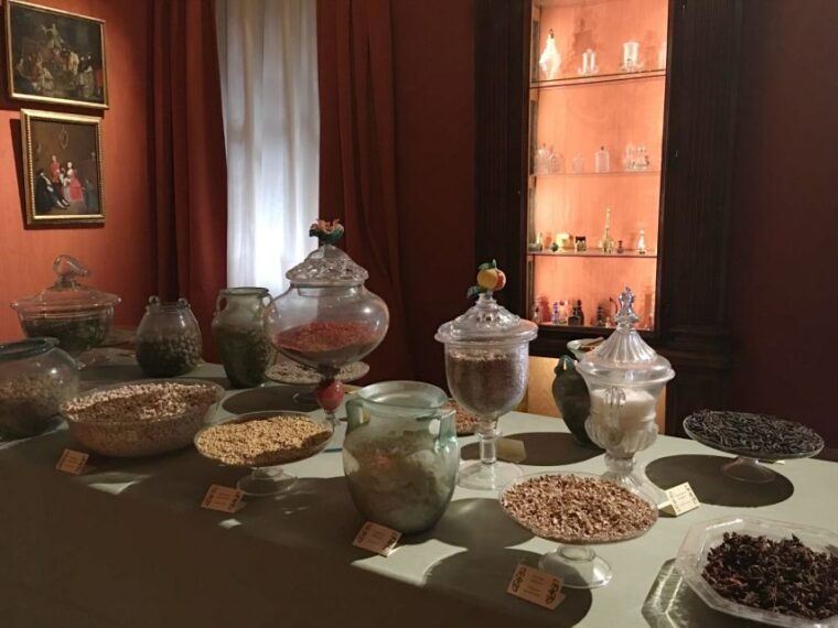 fabrics-and-perfumes-in-venice