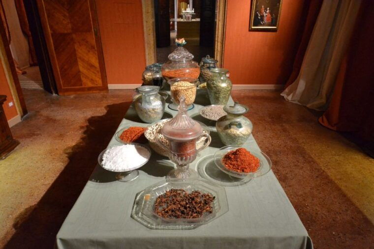 fabrics-and-perfumes-in-venice