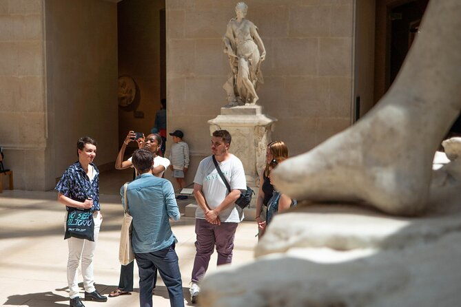 fabulous-guided-tour-through-the-louvre-museum-with-reserved-access