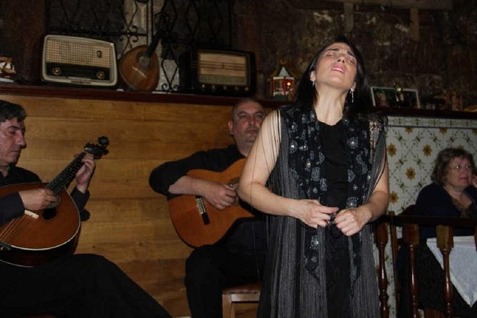 fado-dinner-show-and-night-lights-tour-in-porto-2