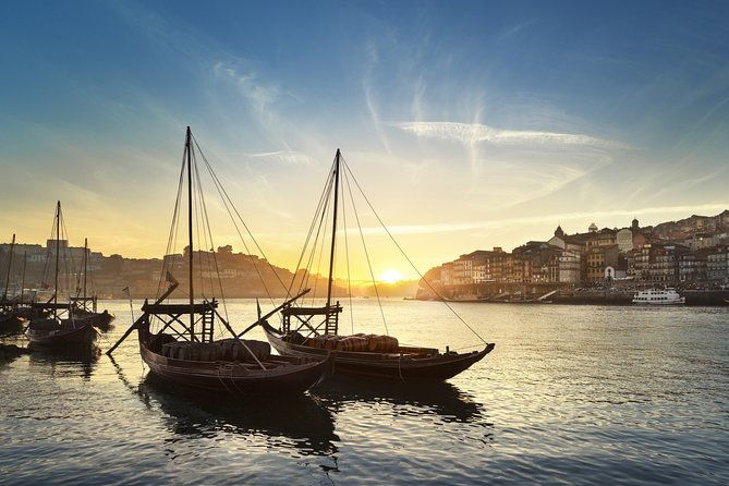fado-dinner-show-and-night-lights-tour-in-porto-2
