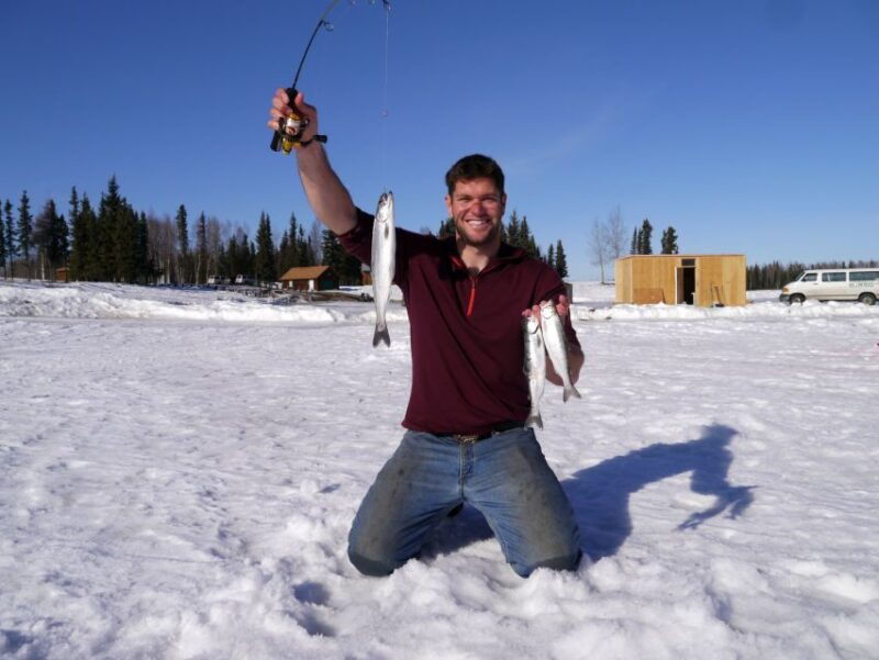 fairbanks-ice-fishing-day-tour