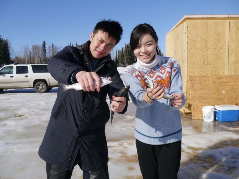fairbanks-ice-fishing-day-tour
