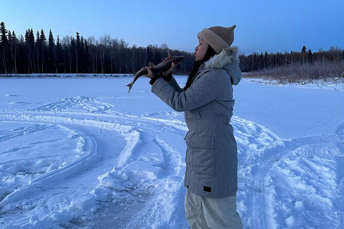 fairbanks-ice-fishing-with-transportation