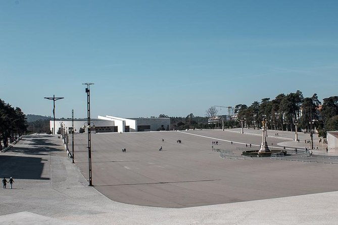 faith-and-heritage-fatima-batalha-nazare-and-obidos-private-tour-from-lisbon